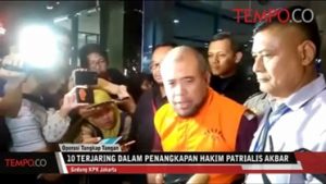 Mantan Hakim MK Menangis Dengar Patrialis Ditangkap KPK