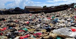 TPA Full, Sampah Berserakan di Jalanan Lintas Bagan Batu – Sumut