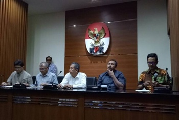 Komisi pemberantasan korupsi dalam konferensi pers ott kpk di 170527185053 870