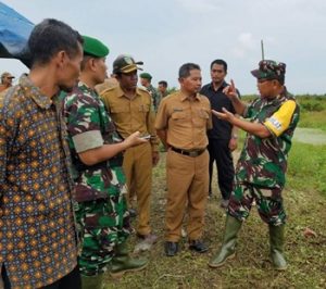 Danrem 031 Tinjau Lahan Cetak Sawah di Rohil