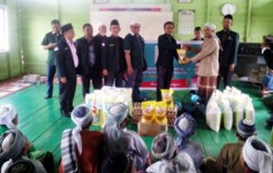Peringati Harlah PKB ke-19, DPC PKB Rohil Serahkan Bantuan Sembako ke Ponpes