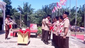 Bupati rohil membrikan pancawarsa.penghargaan kepadaTujuh pembina pramuka