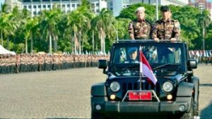 Gaya Jokowi Saat Cek Anggota FKPPI