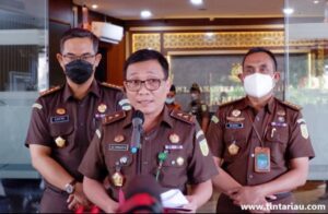 Dirdik Jampidsus , Menetapkan dan Penahanan terhadap 2 orang tersangka tipikor pembelian gas bumi oleh BUMD -PDPDE Sumsel tahun2010-2019