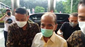 KPK Jemput Paksa Eks Gubernur Riau Annas Maamun