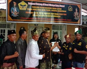 Dato’ Hamka Terima Mandat Sebagai Panglima Pasukan Adat Gagak Hitam Kota Dumai