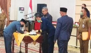 Pimpin Pengambilan Sumpah Jabatan Administrator dan Pengawas