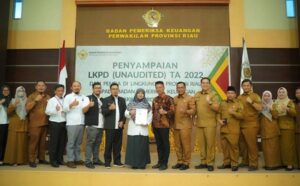 Bupati Rohil Serahkan LKPD Unaudited ke BPK Riau