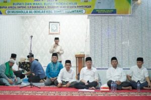 Bupati Rohil Dan Wkl Rohil Serta Rombongan , Laksanakan Sholat Tarawih di Mushalla Al Ikhlas Rimba Melintang