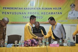 Bupati Rohil Afrizal Sintong, S.I.P, M.Si Membuka Sosialisasi Penyusunan Profil Kecamatan