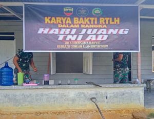 Giat Karya Bakti Hari ke-2, Kodim 0321/Rohil, Bedah Rumah Warga Kurang Mampu