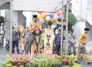 Sambut MTQ XVIII Tingkat Kabupaten Rohil, Bupati Lepas Ribuan Peserta Pawai Ta’aruf
