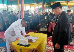 Bupati Lantik 6 Datuk Dan Datin Penghulu di Halaman Masjid Raya Pemda