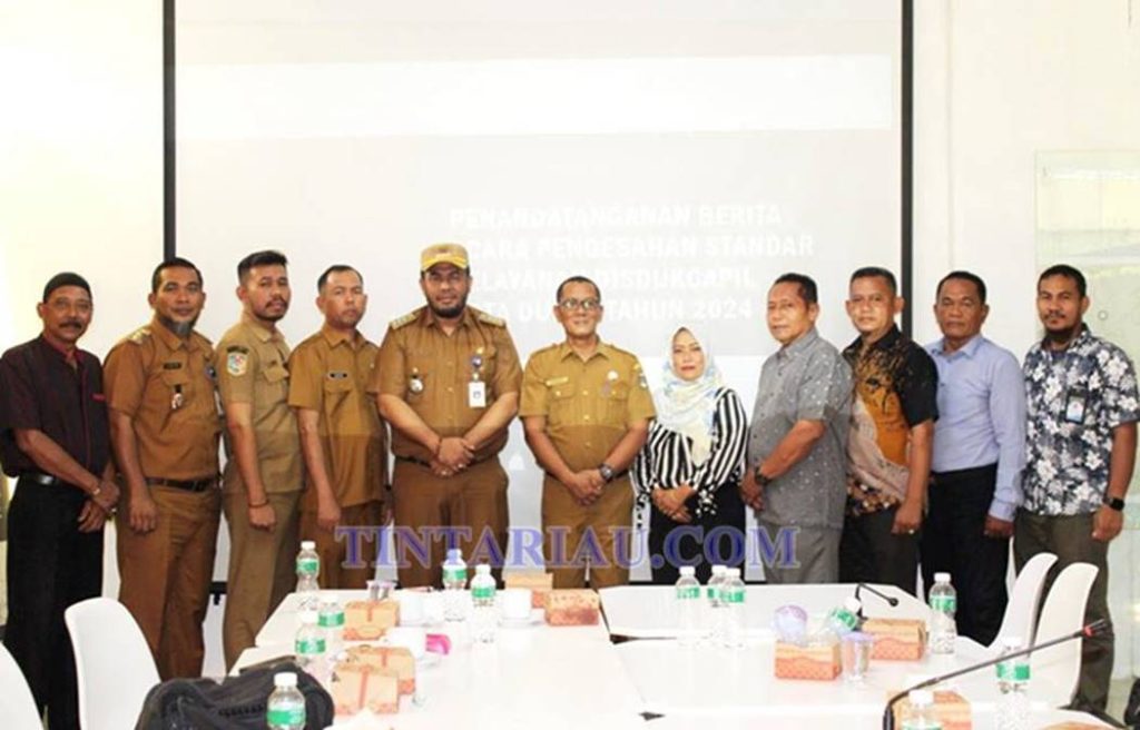 Penandatanganan Kesepakatan Berita Acara Bersama tentang  SP Dalam Pelayanan Publik Di kantor Disdukcapil Kota Dumai