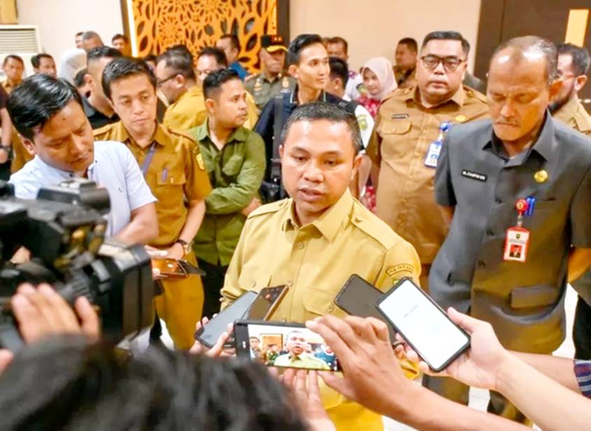 Gubernur Riau Abdul Wahid Akan Mencopot Kepsek yang Izinkan Study Tour dan Perpisahan