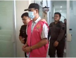Kadisdikbud Kab.Rokan Hilir Resmi Ditahan Kejaksaan Negeri Rokan Hilir