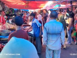 Idris Sardi.SH Lurah Teluk Binjai Lakukan Sosialisasi Penertiban Pedagang Di Pasar Senggol Kota Dumai