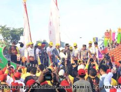 Bupati Rohil,Wakil Bupati Rohil ,Gubri ”Hadiri Pada Festival Bakar Tongkang 2025, Bagansiapiapi”