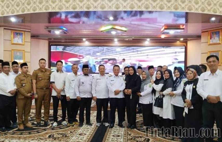 8632 bupati rohil dan forkopimda ikuti zoom meeting peluncuran kelembagaan koperasi desa kelurahan merah putih