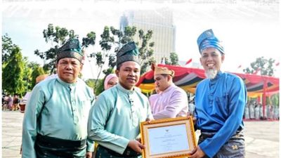 Berkah di Hari Jadi Ke-68 Prov.Riau Wako H.Paisal.SKM.,MARS Menerima Penghargaan Terbaik I Pembangunan Daerah Riau Tahun 2025
