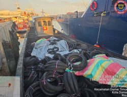 Bea Cukai Gagalkan Penyelundupan 3.750 Ban Bekas Asal Malaysia di Perairan Riau