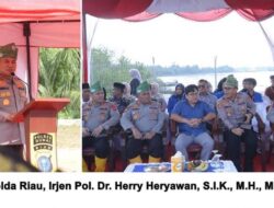 Kapolda Riau Pimpin Aksi Hijau: Polres Dumai Tanam Pohon Untuk nInvestasi Oksigen Dan Cegah Abrasi