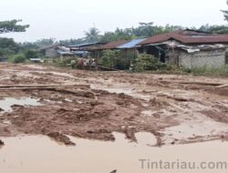 Masyarakat Sinaboi Keluhkan Kondisi Jalan Rusak Dan Penuh Lobang,Terisolir Dan Merasa Belum Merdeka