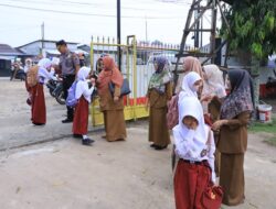 Kuatkan Program Polisi Bersama Masyarakat, Wakapolres Rohil Pimpin ‘Strong Point’ Pagi