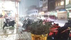 Hujan Deras Jalan Di Kota Bagansiapiapi Digenangi Air,Warga Mulai Cemas
