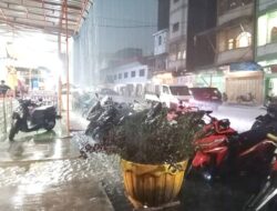 Hujan Deras Jalan Di Kota Bagansiapiapi Digenangi Air,Warga Mulai Cemas